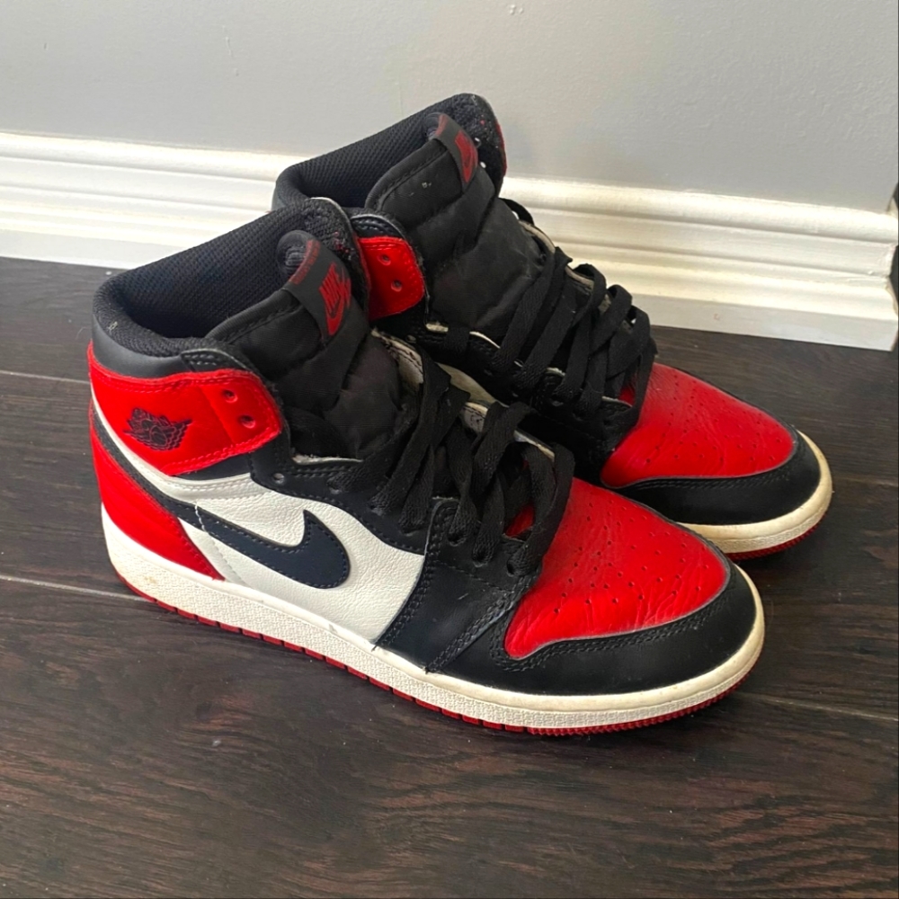 Jordan 1 Bred Toe Sneakers